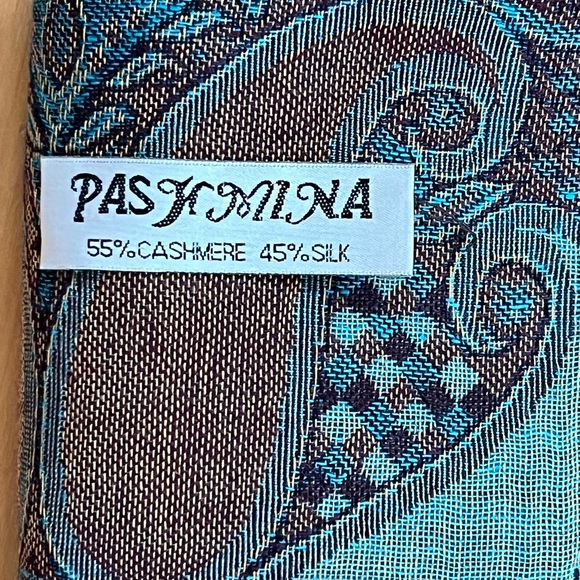 ☯️Like New Reversible Blue / Brown / Rust Paisley Pashmina/Silk/Wrap/Shawl - Picture 12 of 17